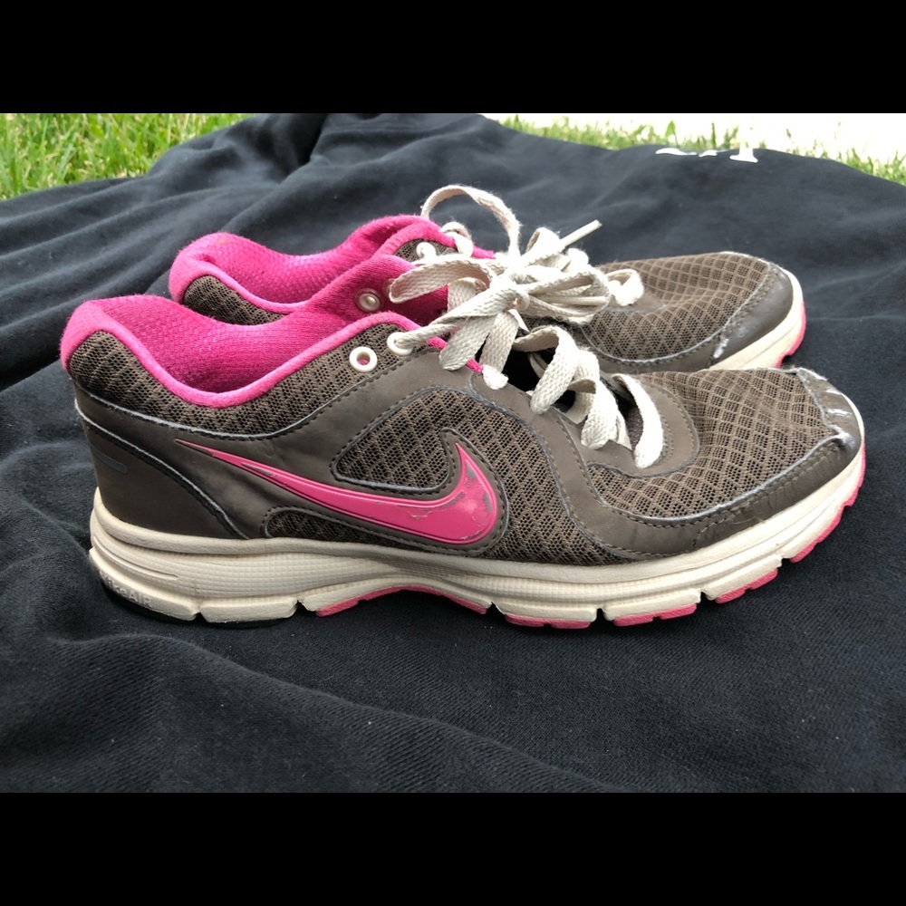 Nike women’s sneakers